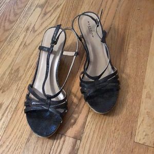 Kenneth Cole Reaction brown strappy sandals!